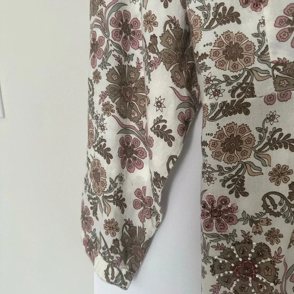 Women’s Cato blouse with beads on the front t and wrap tie in the back. Size L - Picture 8 of 13